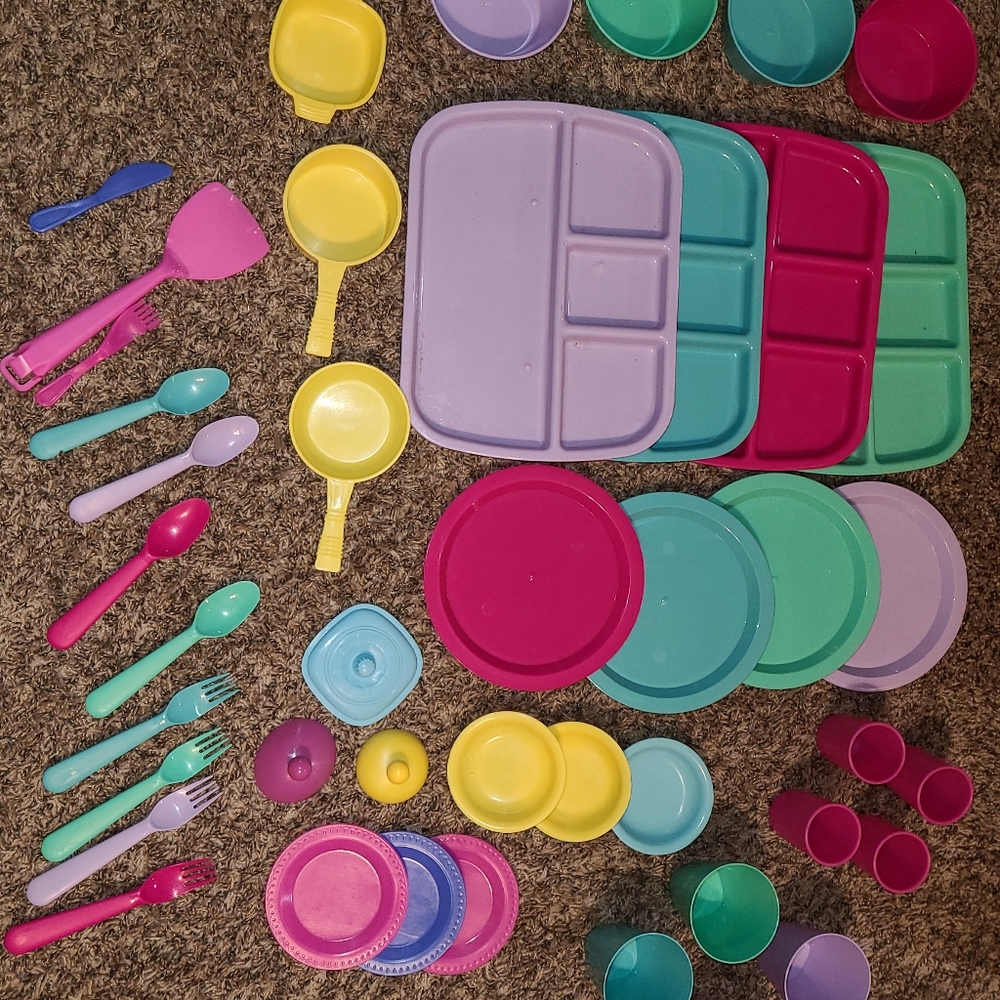 Children's play dish collection